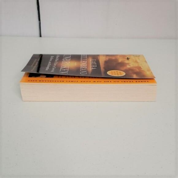 Unbroken by Laura Hillenbrand Paperback - Picture 6 of 7